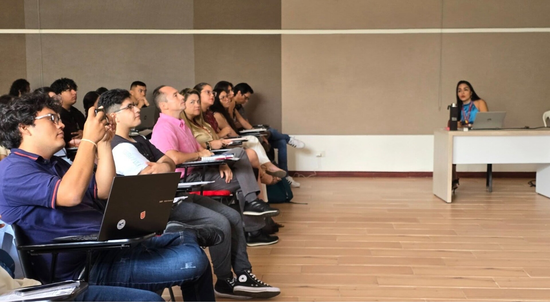 En reunión con estudiantes, la UT presentó ajustes al sistema de becas socioeconómicas