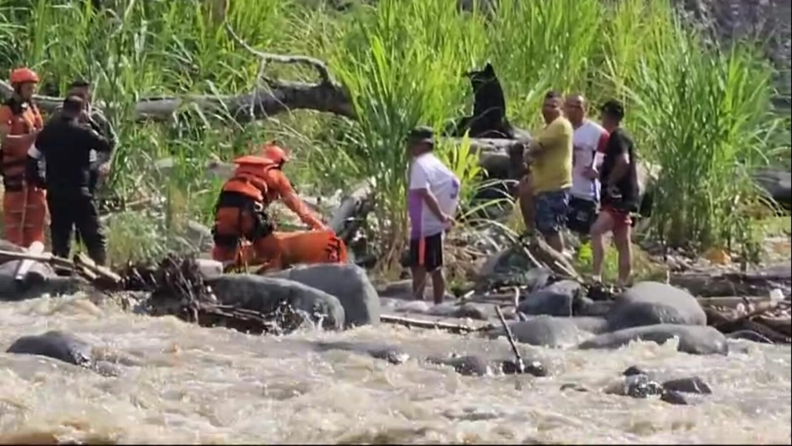 Apareció muerta la mujer arrastrada por la corriente del río Coello