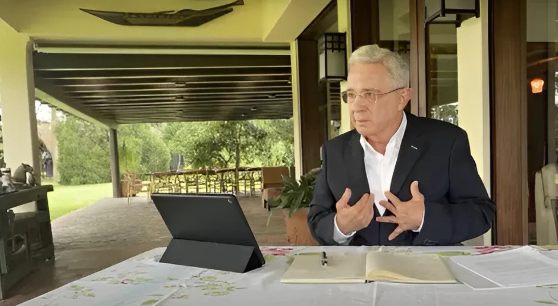 Entre lujo y confort: así es la finca donde Uribe Vélez cumple su condena