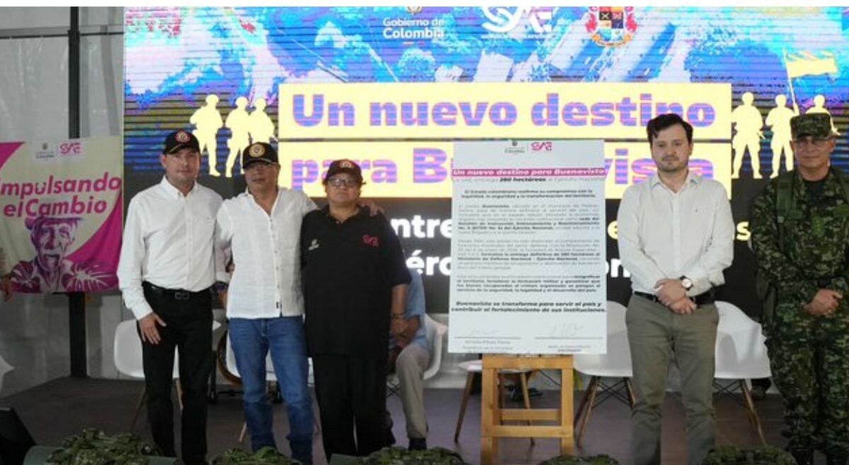 Entrega de predio al Ejército en Piedras es un “acto de dignidad”: Petro