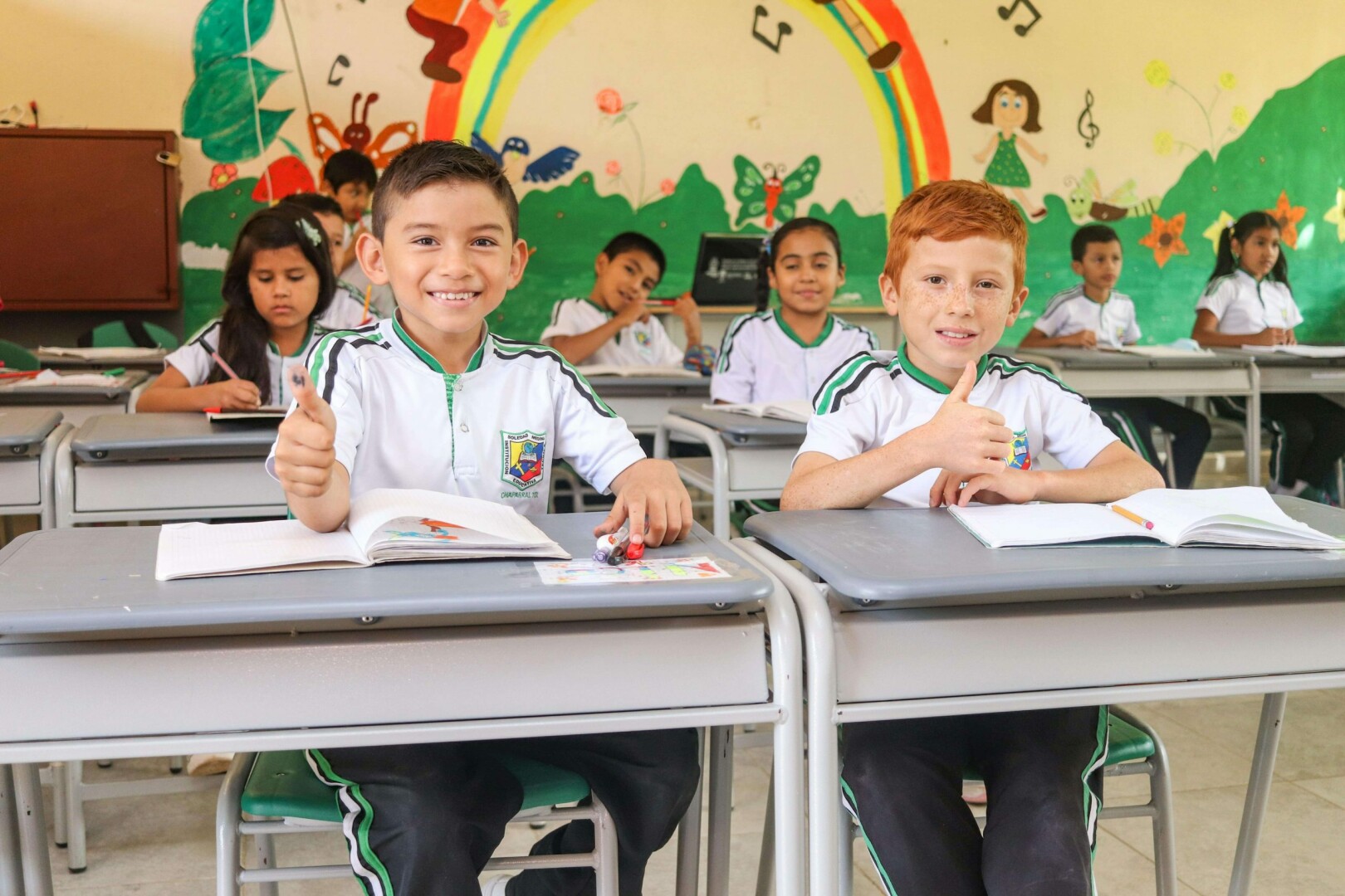 Colegios públicos de Honda reciben ayuda tecnológica