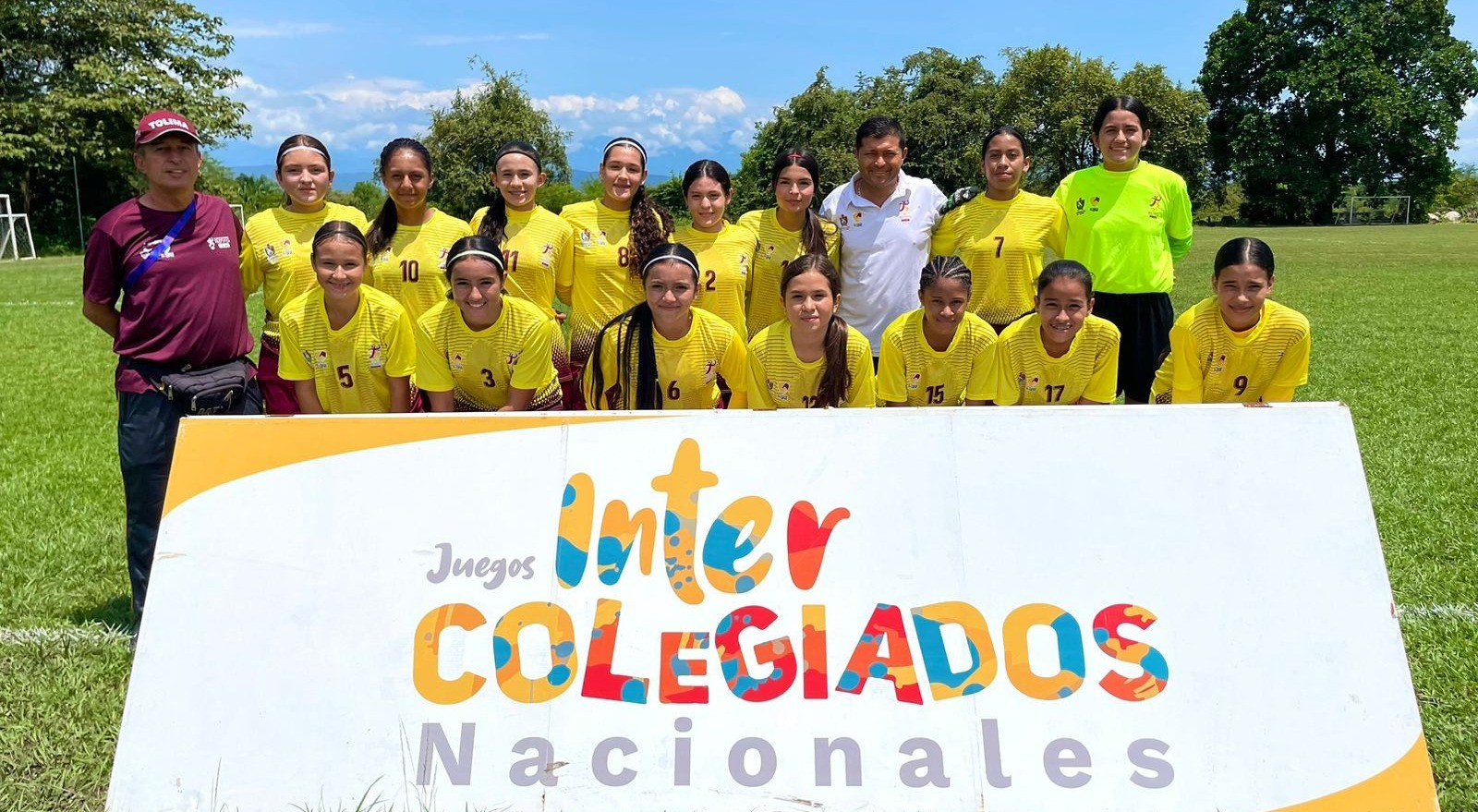 Equipo femenino de fútbol del Colegio San Simón clasifica a la final nacional