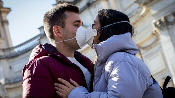El tatequieto a los besos en tiempos de coronavirus