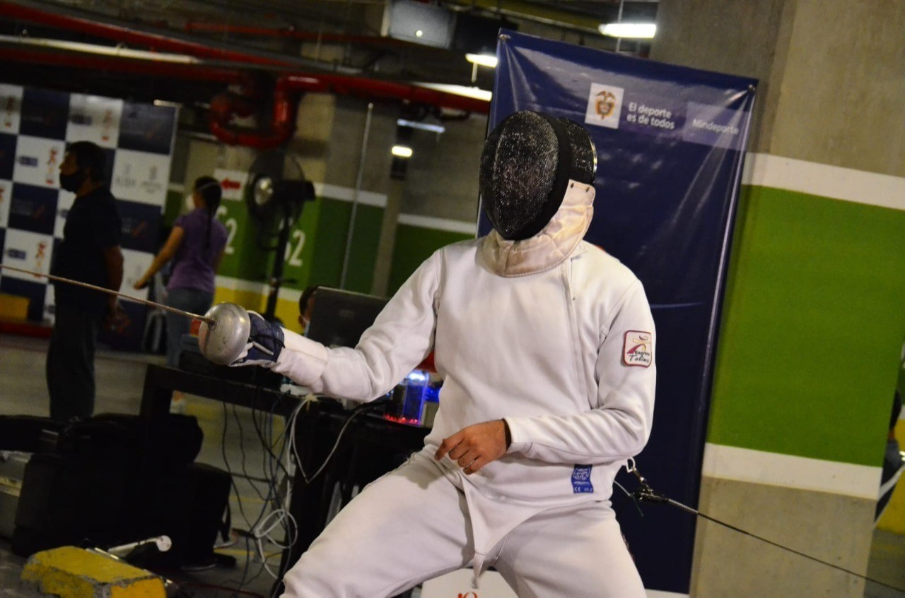 Nueva apuesta deportiva para enseñar esgrima a niños en Ibagué