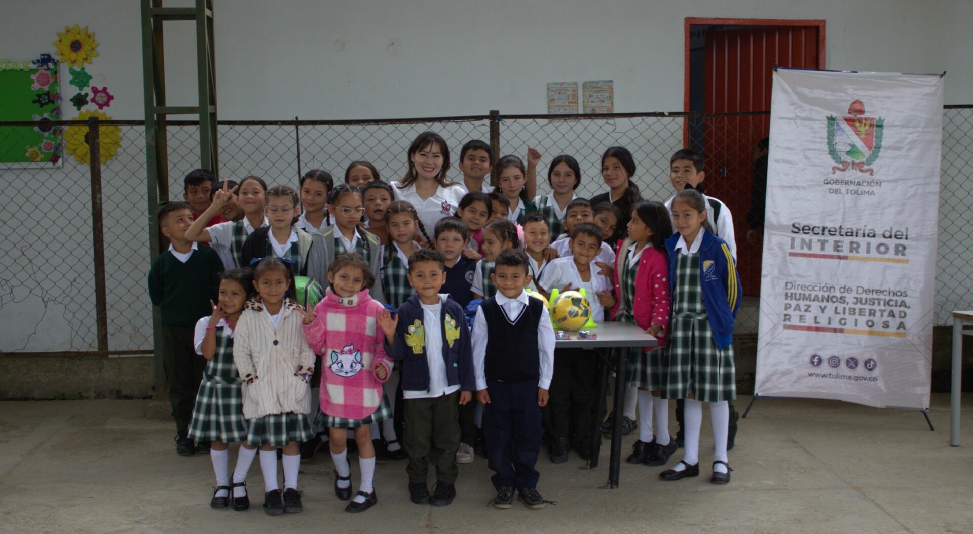 Escuela rural de Rovira gana concurso de derechos humanos con obra teatral