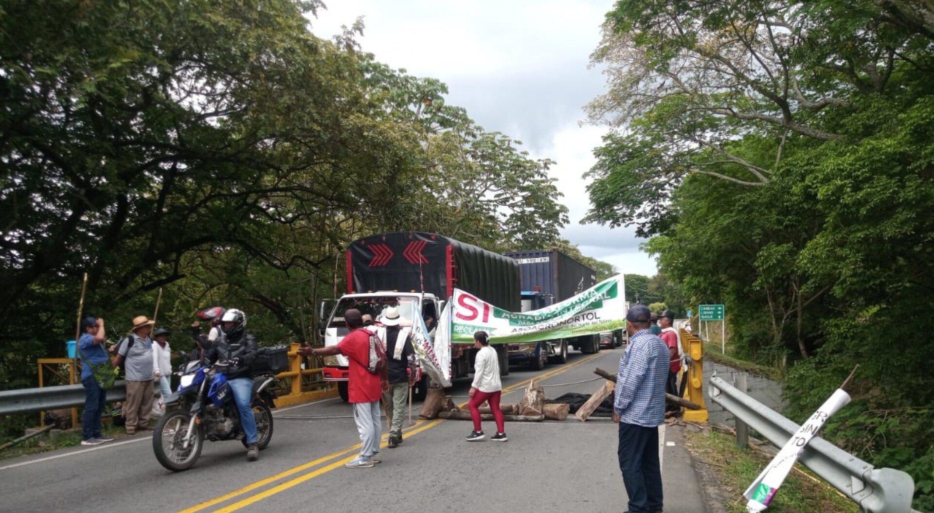 Este martes continúan los bloqueos viales en el norte del Tolima