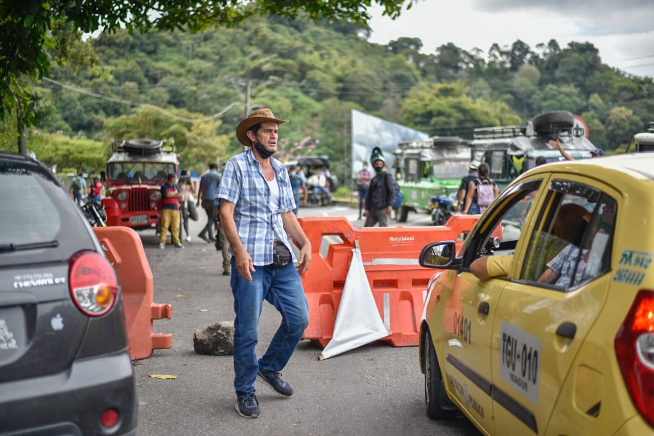 Este sábado manifestantes bloquean varias vías en Ibagué