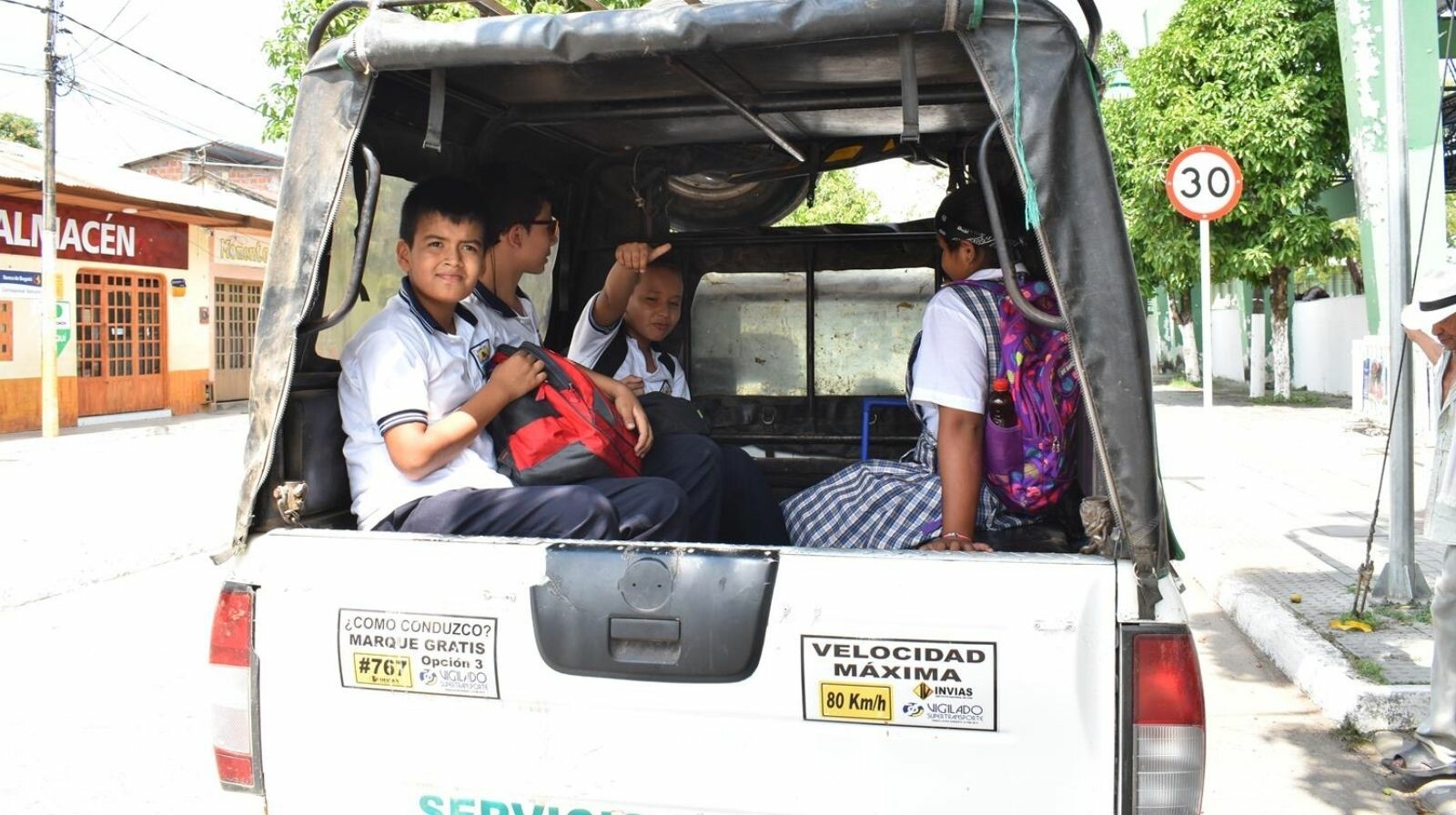 Estudiantes de Ortega podrían seguir sin transporte escolar