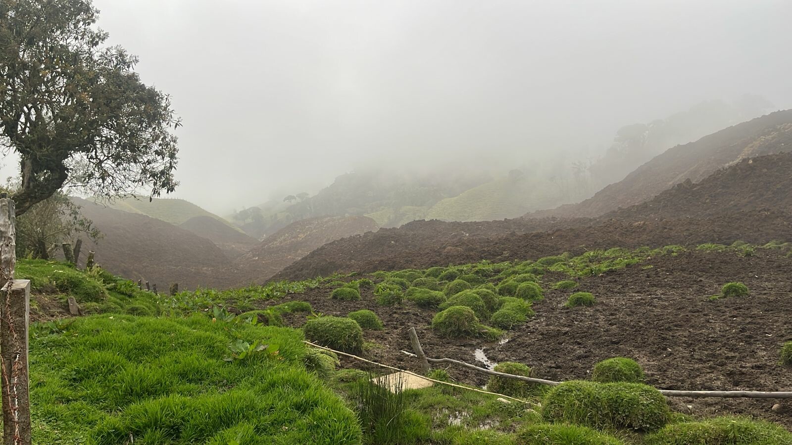 Evacuan tres veredas de Villahermosa por inminente riesgo de avenida torrencial
