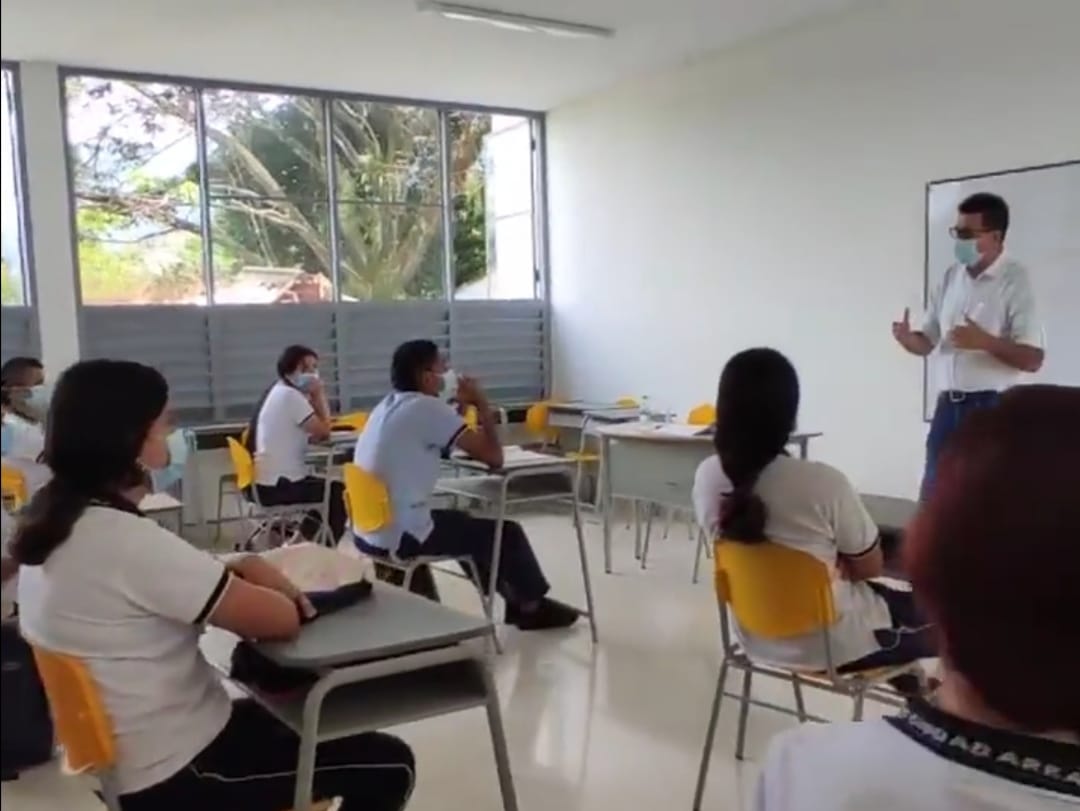 Existen menos casos de Covid-19 de docentes en la presencialidad que los registrados el año anterior