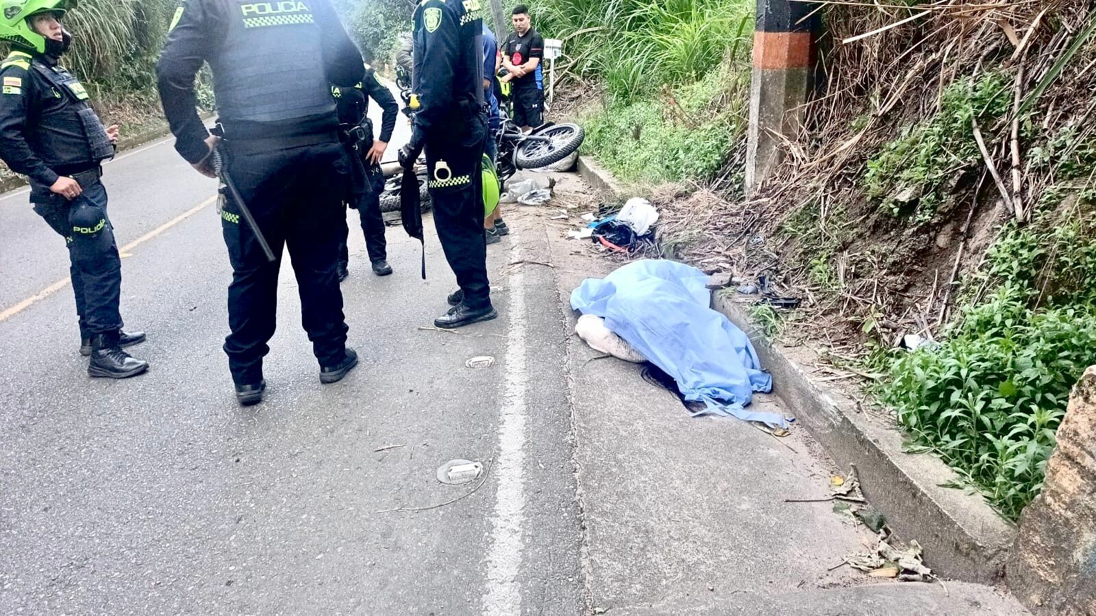 Pareja muere en accidente de moto en vereda La Vega  