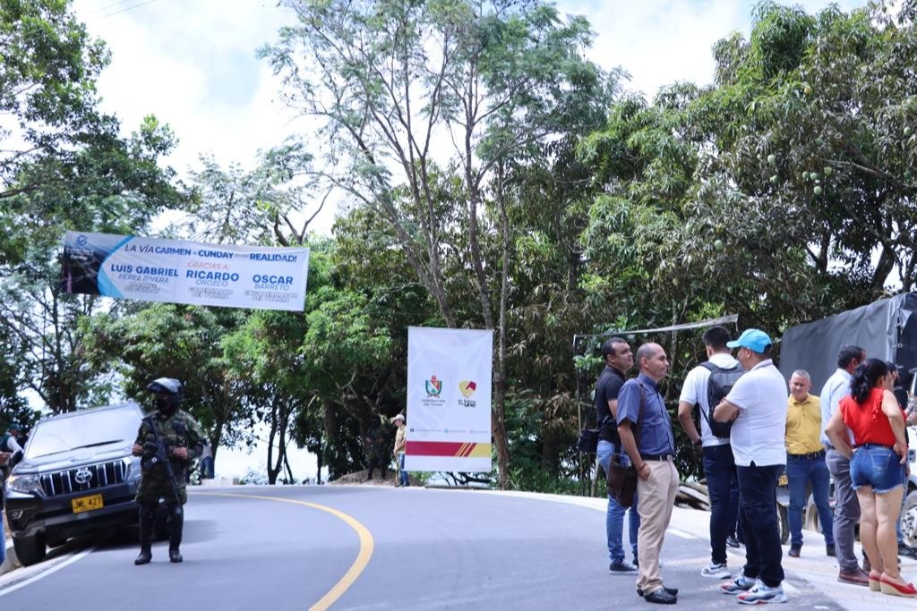 Gobernador Orozco inauguró 8.2 kilómetros de la vía Carmen de Apicalá–Cunday