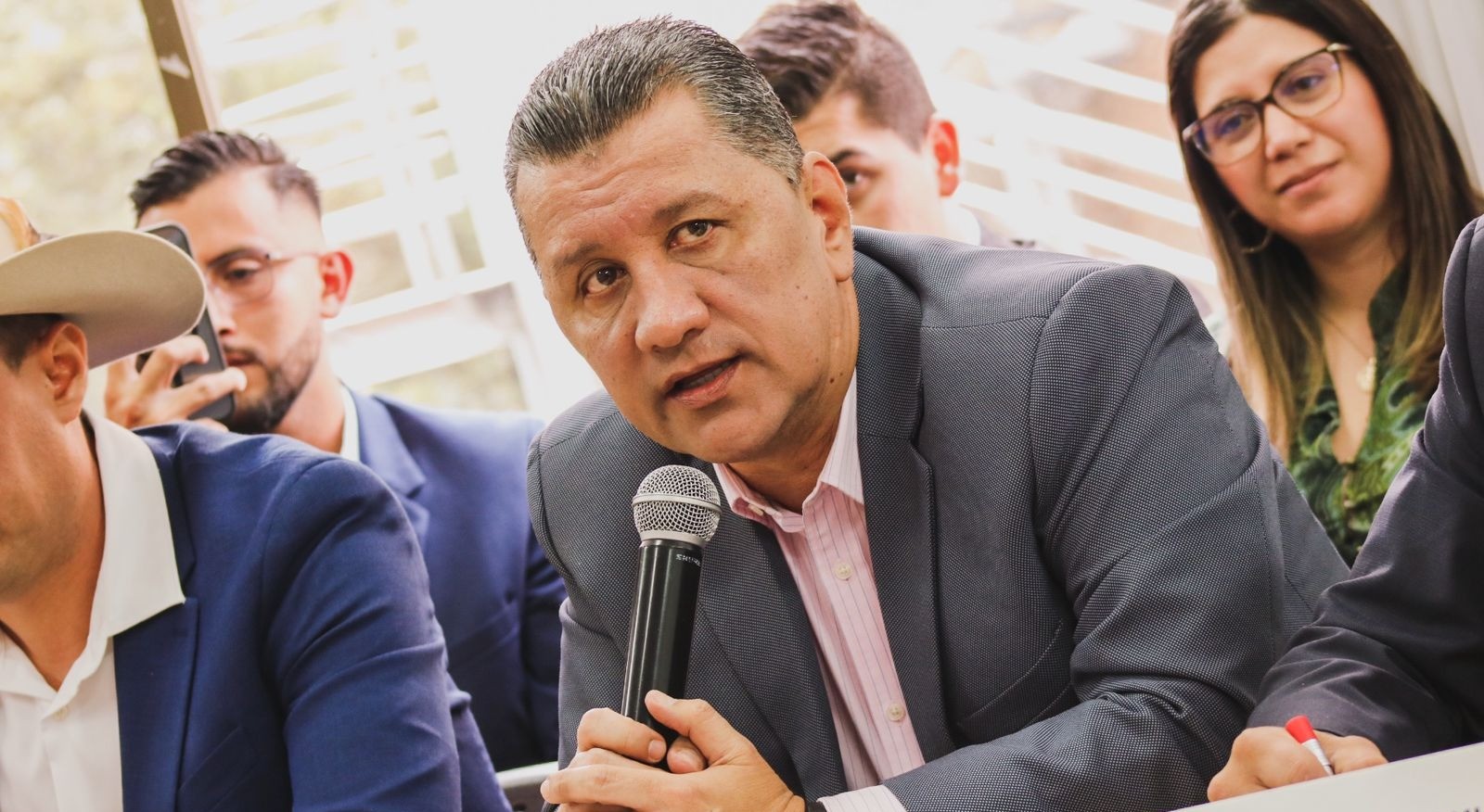 Gobernador Orozco expone avances de lucha contra la pobreza