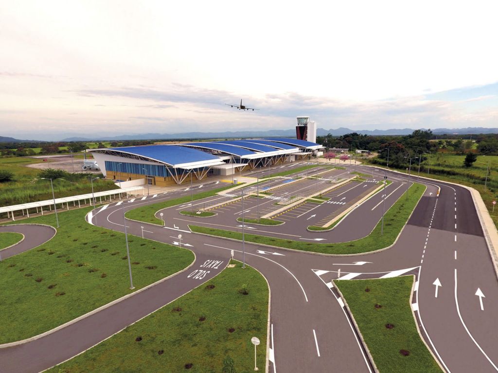 Gobernador Orozco pide que bajen los costosos vuelos del Aeropuerto Perales