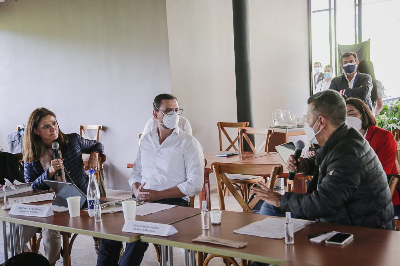 Gobernador Orozco preocupado por peajes del cruce Armero y de Coello-Cocora