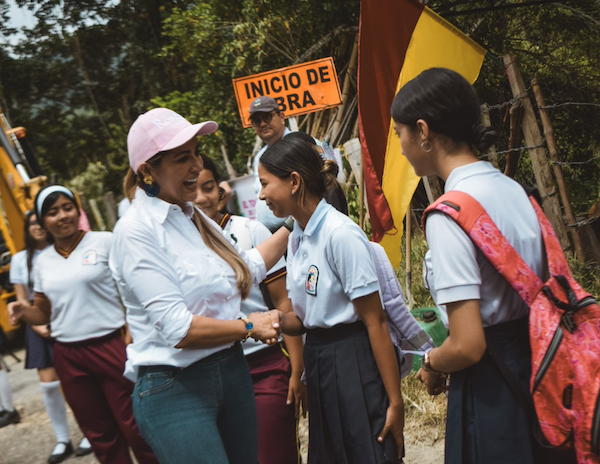 Gobernadora pide celeridad en el mejoramiento de la vía Melgar-Icononzo