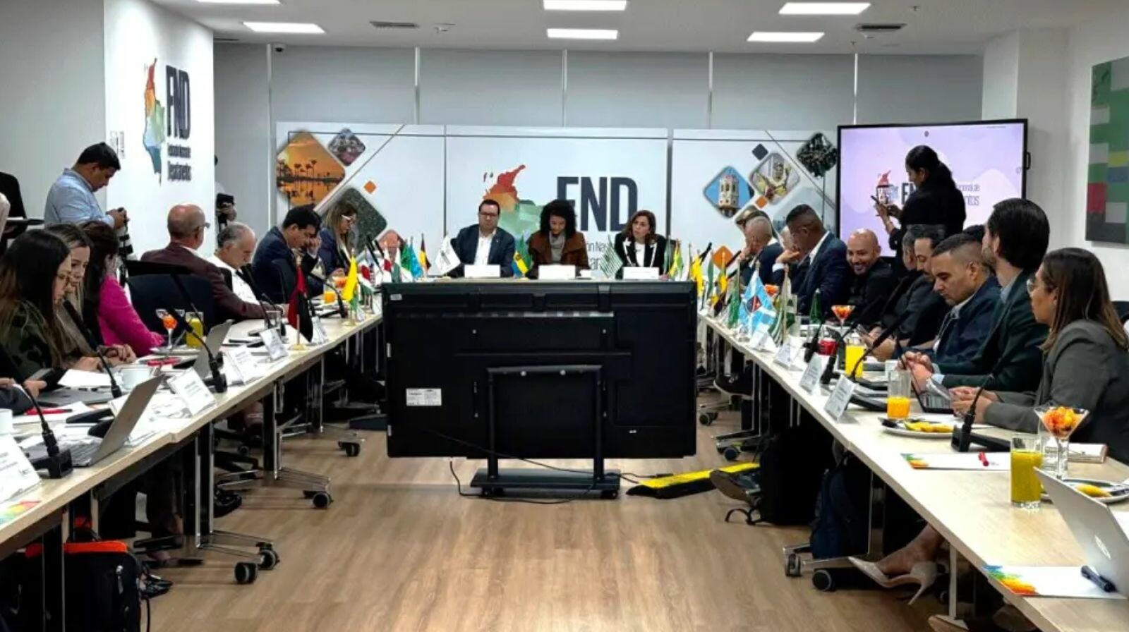 Gobierno se reunirá con gobernadores por decreto de Emergencia Económica
