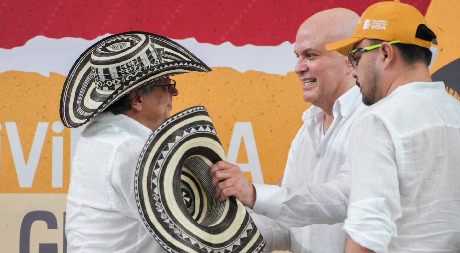 Gobierno Petro nombró gestores de paz a 16 exjefes de las AUC