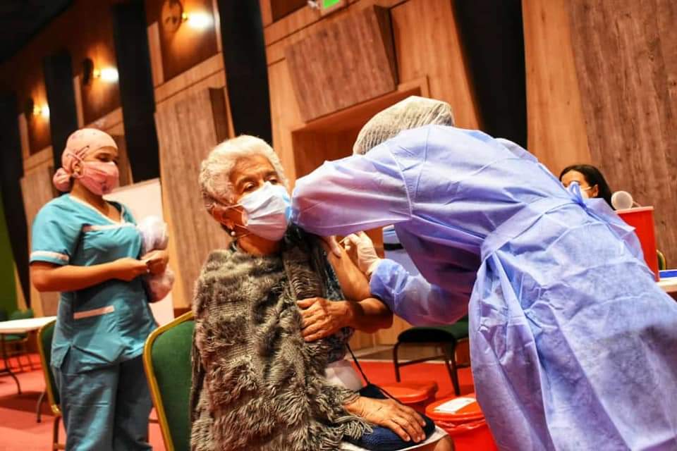 Habilitan dos puntos masivos de vacunación en Ibagué para adultos mayores de 70 años