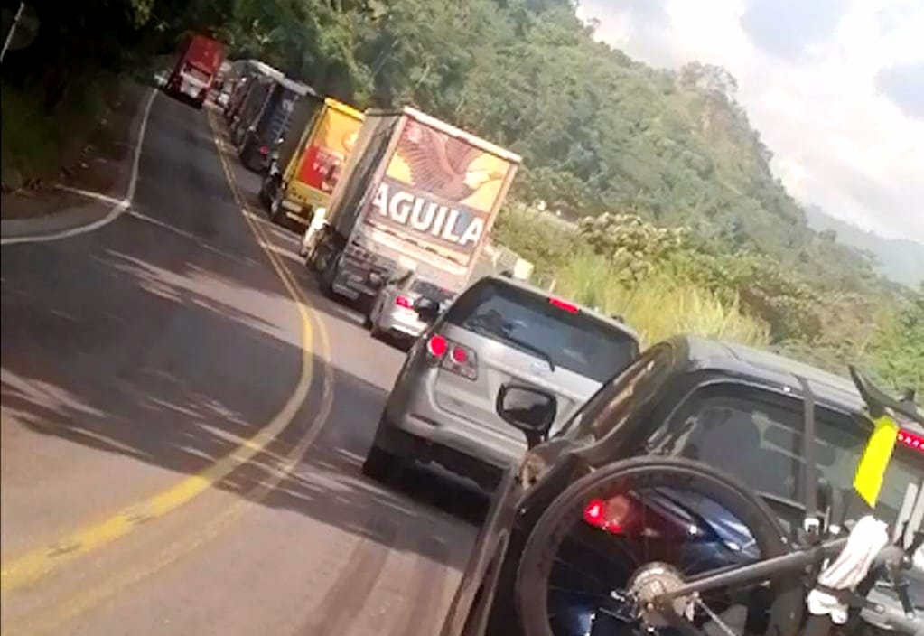 Habilitan paso a un carril en la vía Ibagué - Cajarmarca