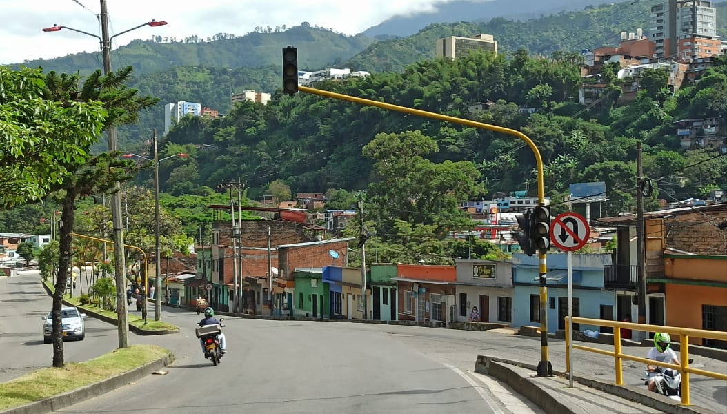 Hace dos semanas no funcionan los semáforos en peligroso cruce del sur de Ibagué