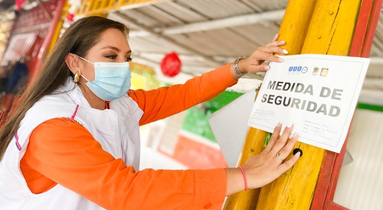 Hallan alimentos en mal estado y cucarachas en restaurante de Picaleña