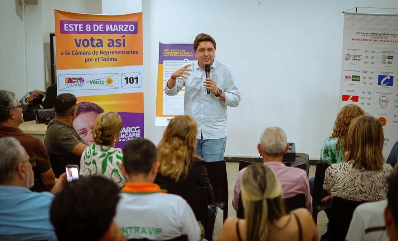 Hincapié sigue firmando pactos con organizaciones sociales