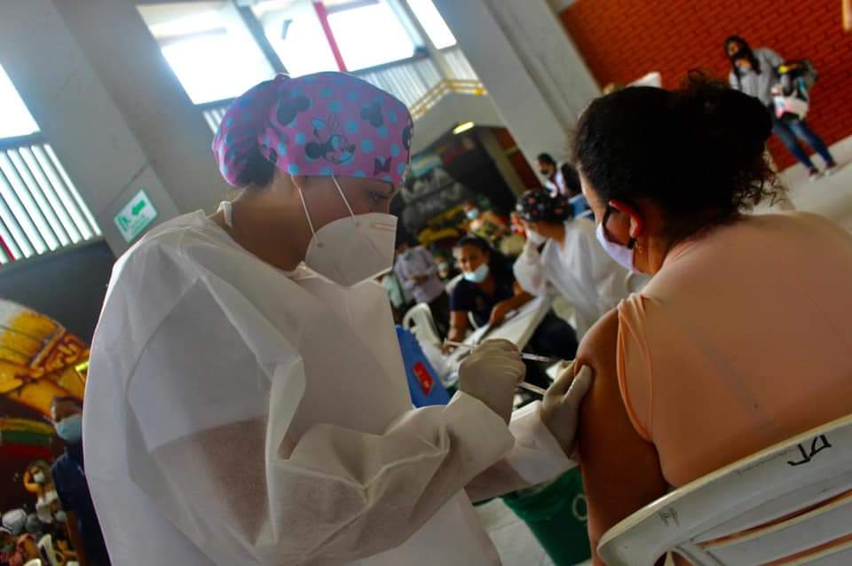 Ibagué inicia la vacunación contra el covid-19 en personas mayores de 30 años