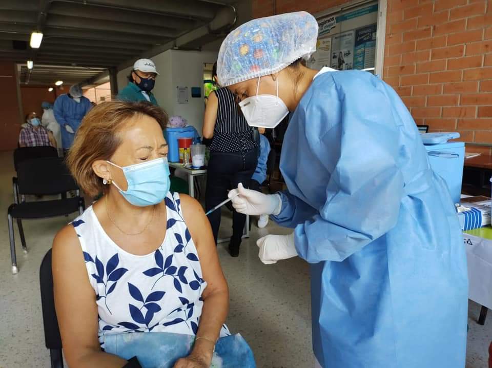 Ibagué inicia la vacunación contra el covid-19 en personas mayores de 55 años
