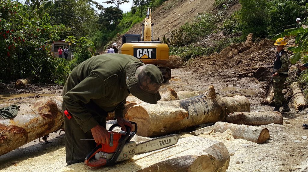 Ingenieros Militares atiendieron deslizamiento en la vía Planadas - Gaitania