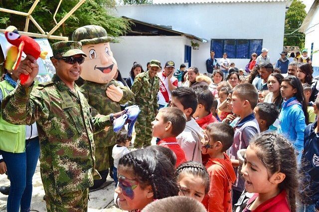 Jornada cívico-militar  en Santa Helena (Tol) 