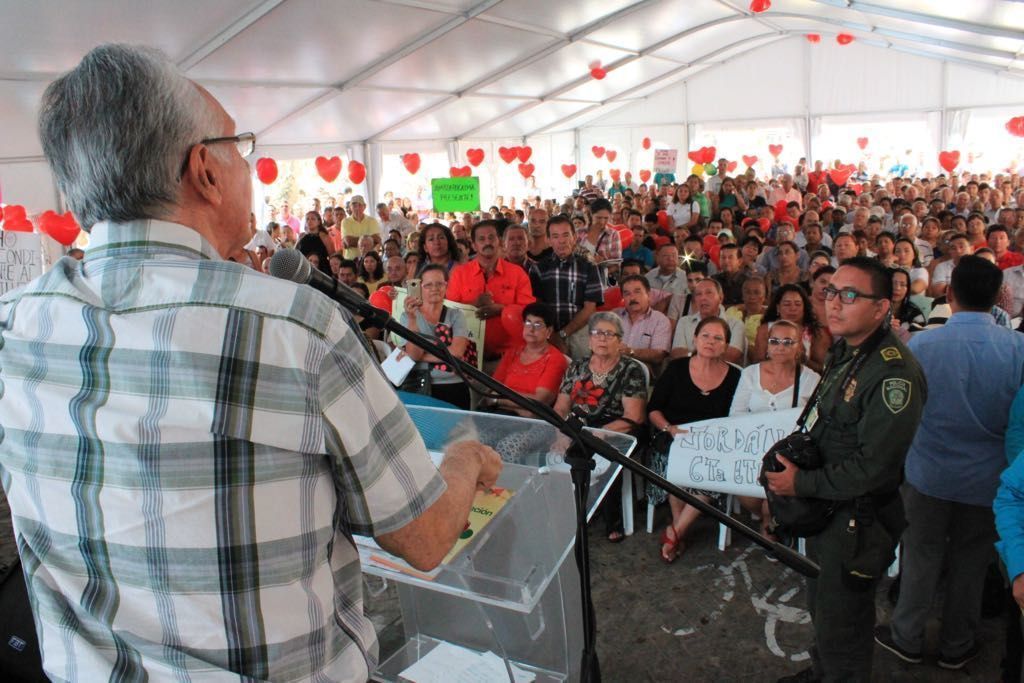 Entregan botones de pánico, cámaras y alarmas para mejorar seguridad en Ibagué
