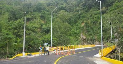 Gobernación entrega puente que comunica al Totumo