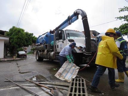 Mal comportamiento de ibaguereños producen inundaciones 