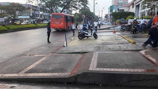 Presentan proyecto para crear zonas reguladas de parqueo en vía pública