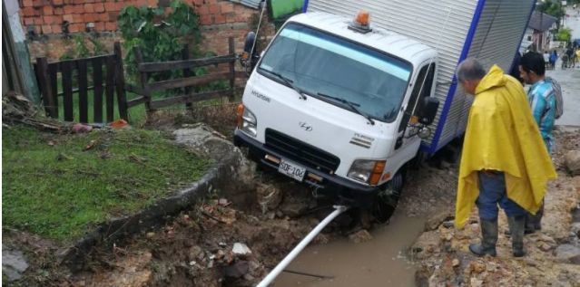 Gobernación del Tolima anuncia medidas para la emergencia por deslizamientos en Villarrica 