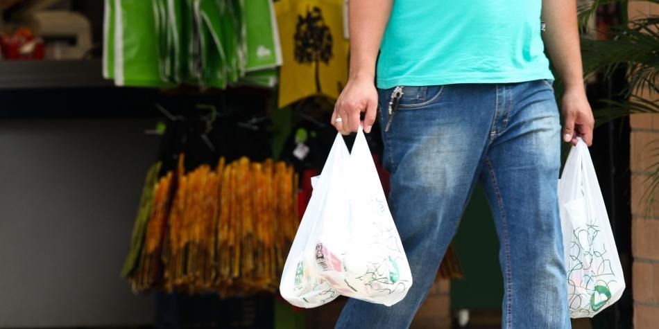 Con el impuesto a las bolsas plásticas el Gobierno ha recaudado 6.581 millones de pesos