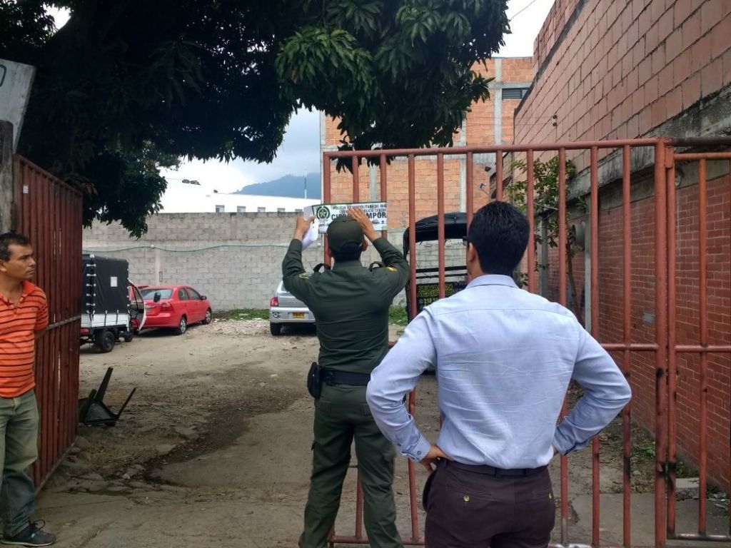 Sellaron 2 parqueaderos por no contar con pólizas y cobrar tarifas no autorizadas