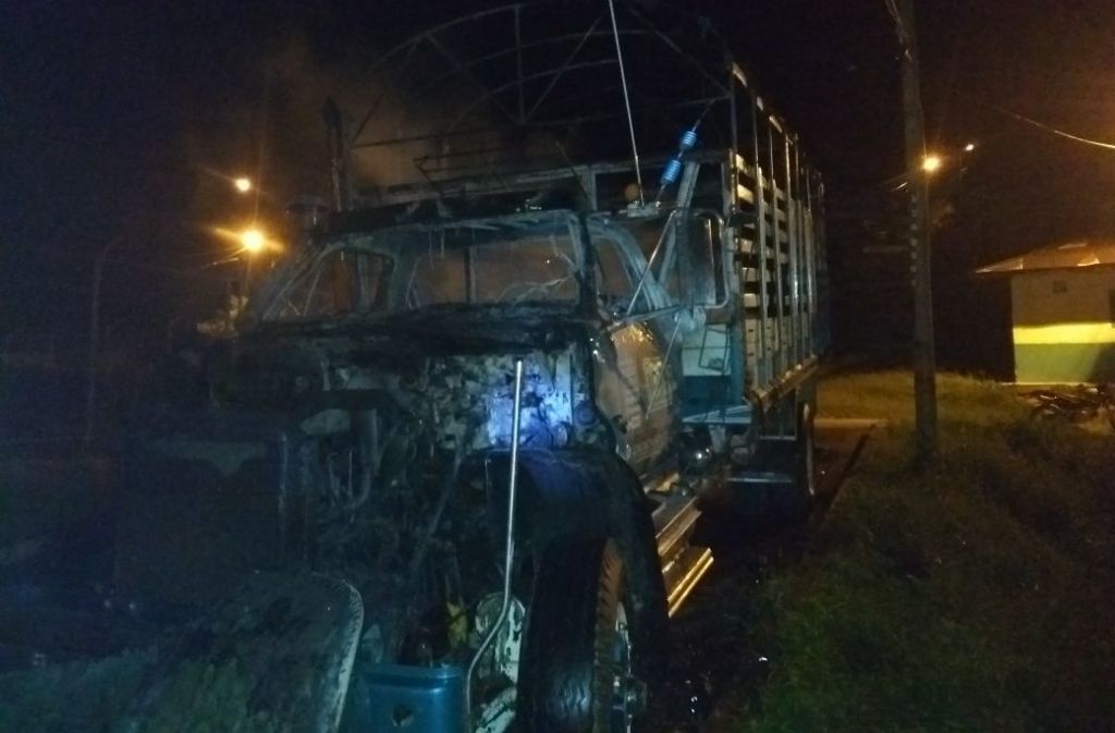 Camión habría sufrido atentado al ser incinerado en Dolores