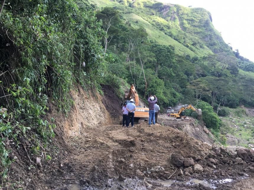 Avanza rehabilitación de vías rurales afectadas por la ola invernal
