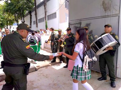 Policía hizo acompañamiento a estudiantes al iniciar el periodo académico