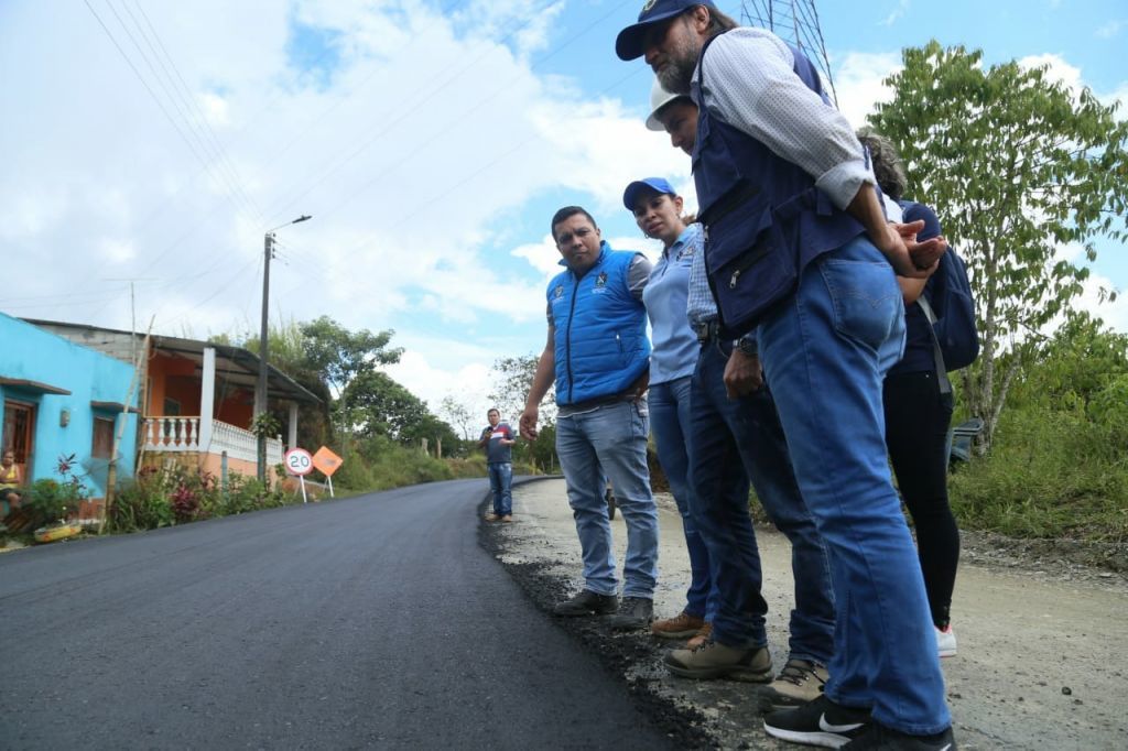 Pavimentación entre Palocabido – Casabianca está generando empleo y mueve la economía de la región