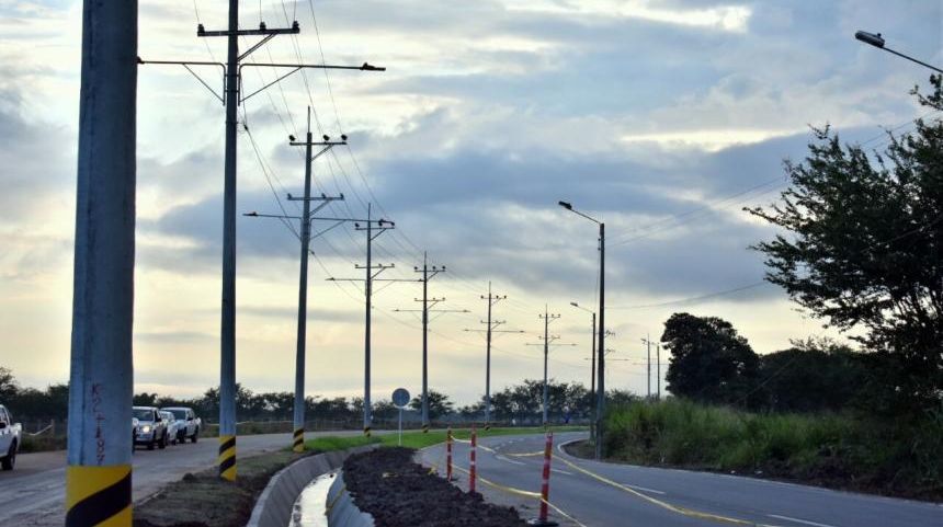 Una persona falleció y otra resultó herida al impactar motocicleta en la vía al aeropuerto Perales