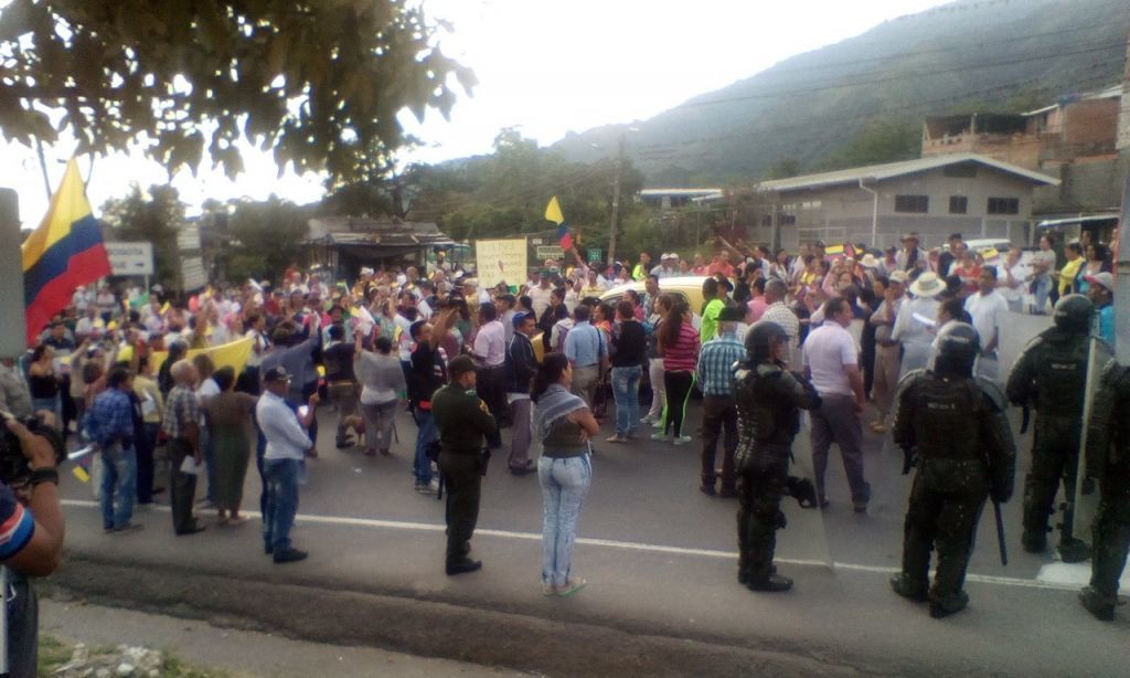 Baja asistencia a plantón de barrios del sur contra el IBAL