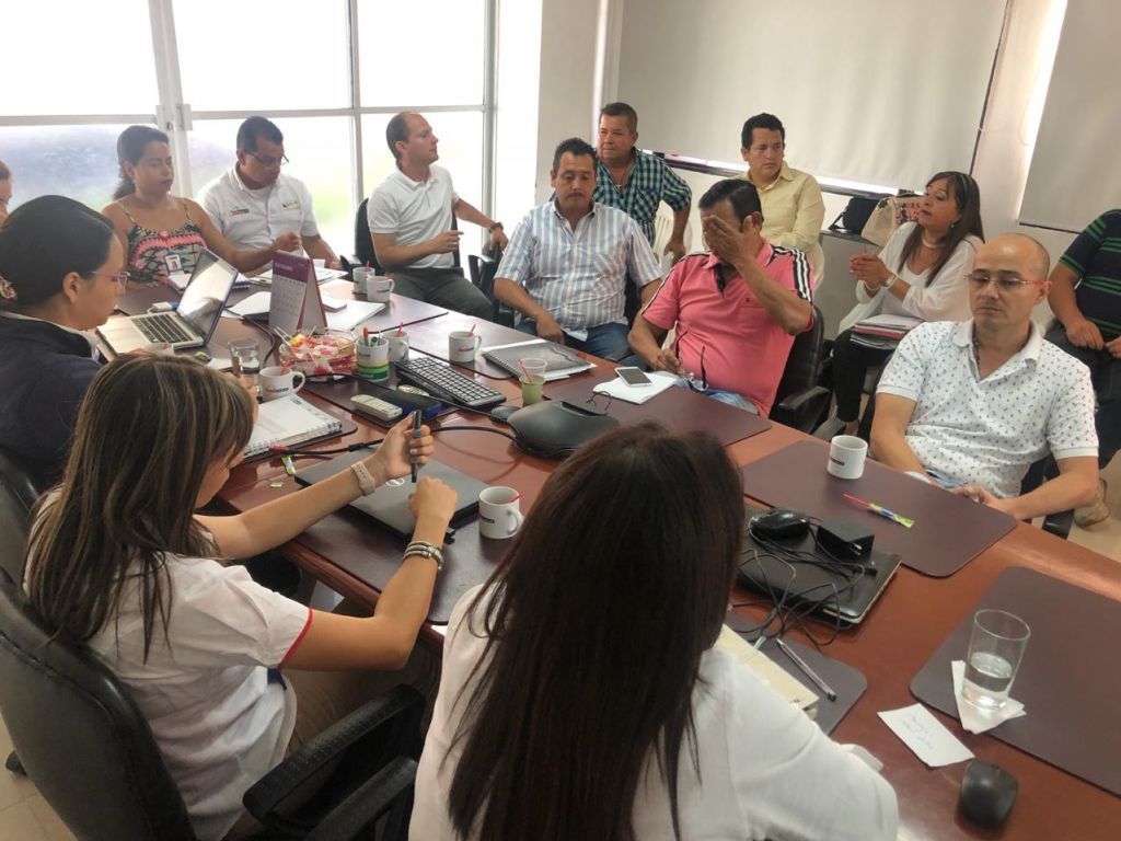 Infibagué adelantó mesa de trabajo con comerciantes de la plaza de la 21