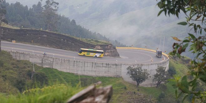 Una persona perdió la vida al caer camión al río Berbellón, vía Cajamarca- La Línea