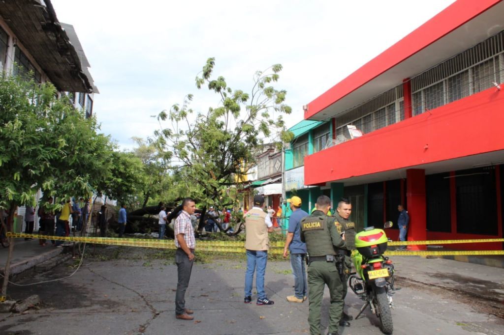 Por fuerte vendaval Espinal seria declarado en calamidad pública