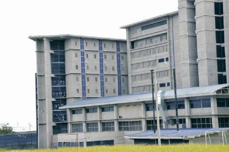 Gaula de la Policía e Inpec realizaron operativo en Picaleña incautando celulares, droga y armas blancas