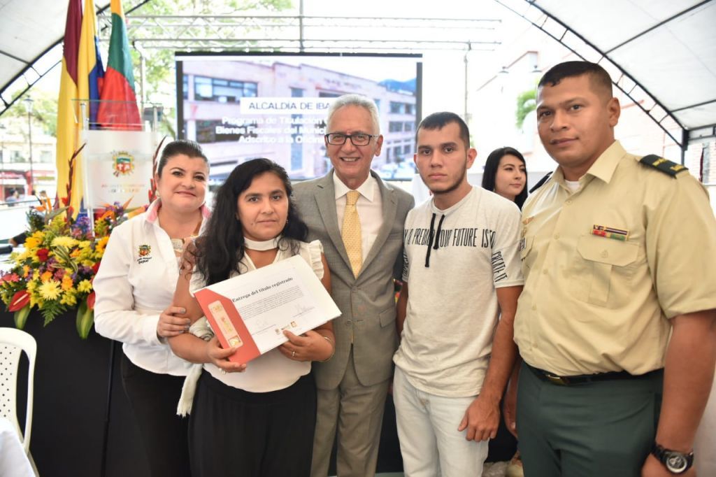 106 ibaguereños recibieron títulos de propiedad de sus terrenos