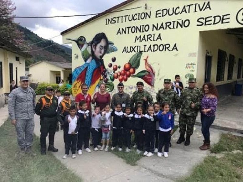 La Fuerza Aérea Colombiana trabaj en contrucción de parque infantil en Gaitania (Planadas)